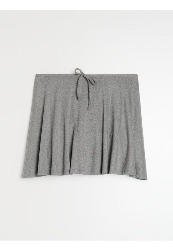 Sinsay - Wiskozowa spódnica mini z dekoracyjną kokardką - szary. Kolor: szary. Materiał: wiskoza
