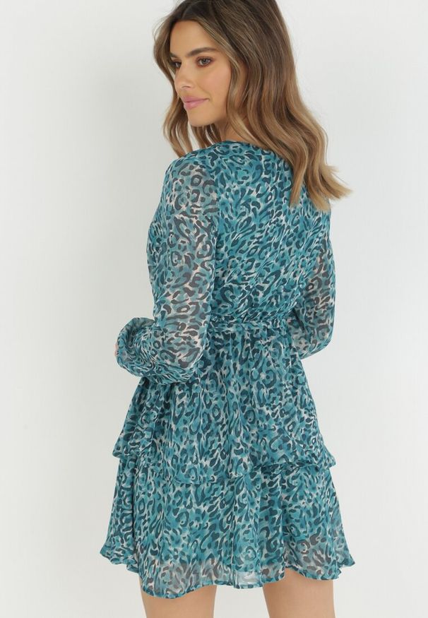 Born2be - Niebieska Sukienka Lalessa. Kolor: niebieski. Materiał: tkanina, materiał. Długość rękawa: długi rękaw. Wzór: motyw zwierzęcy, aplikacja. Typ sukienki: kopertowe. Długość: mini