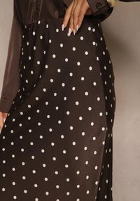 Renee - Brązowa Spódnica High Waist w Kropki o Trapezowym Kroju Ravea. Okazja: do pracy, na spacer, na co dzień, na spotkanie biznesowe. Stan: podwyższony. Kolor: brązowy. Wzór: kropki. Styl: casual, elegancki, biznesowy #5