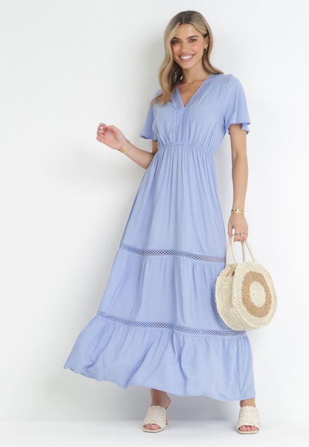 Born2be - Jasnoniebieska Sukienka Maxi z Gumką w Pasie i Koronkowymi Wstawkami Anandia. Kolor: niebieski. Materiał: koronka. Wzór: aplikacja. Długość: maxi