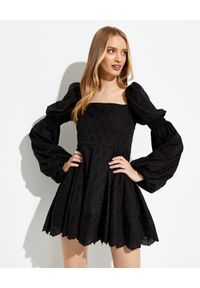 CAROLINE CONSTAS - Czarna sukienka z haftem Wren. Kolor: czarny. Materiał: bawełna. Wzór: haft. Typ sukienki: dopasowane. Długość: mini