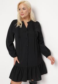 Born2be - Czarna Koszulowa Sukienka Mini z Falbanką Brindel. Kolor: czarny. Typ sukienki: koszulowe. Długość: mini #1