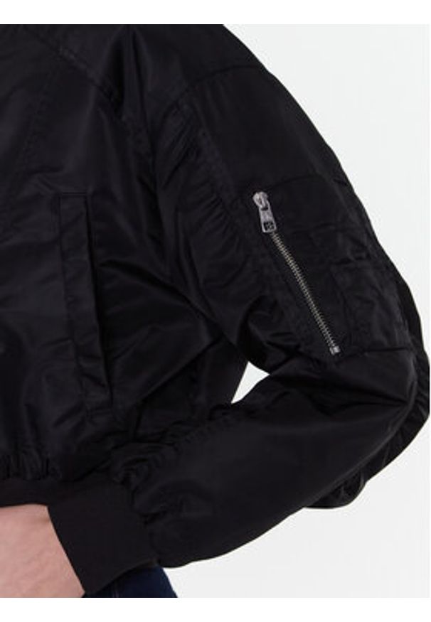 Calvin Klein Jeans Kurtka bomber J20J220343 Czarny Regular Fit. Kolor: czarny. Materiał: syntetyk