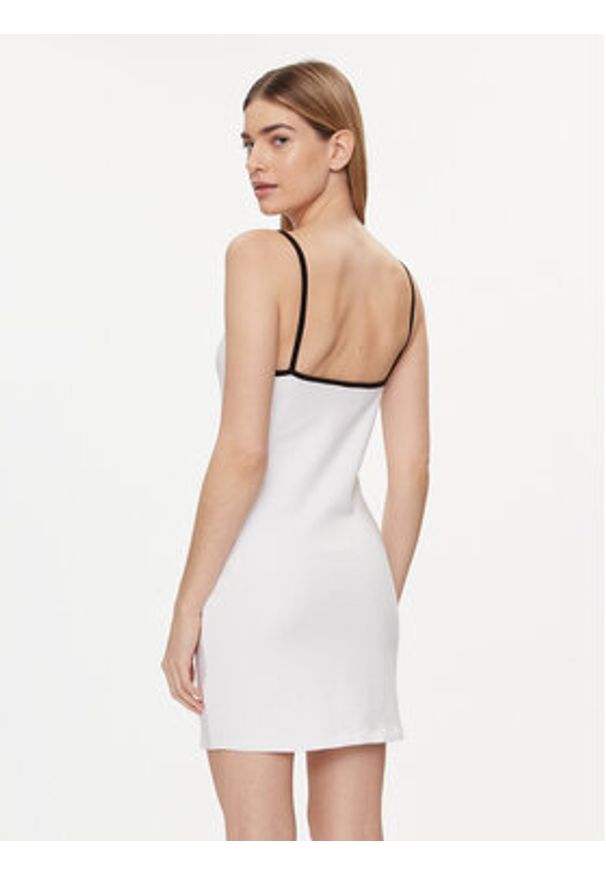 Guess Sukienka codzienna E4GK00 KBP41 Biały Slim Fit. Okazja: na co dzień. Kolor: biały. Materiał: bawełna. Typ sukienki: proste. Styl: casual
