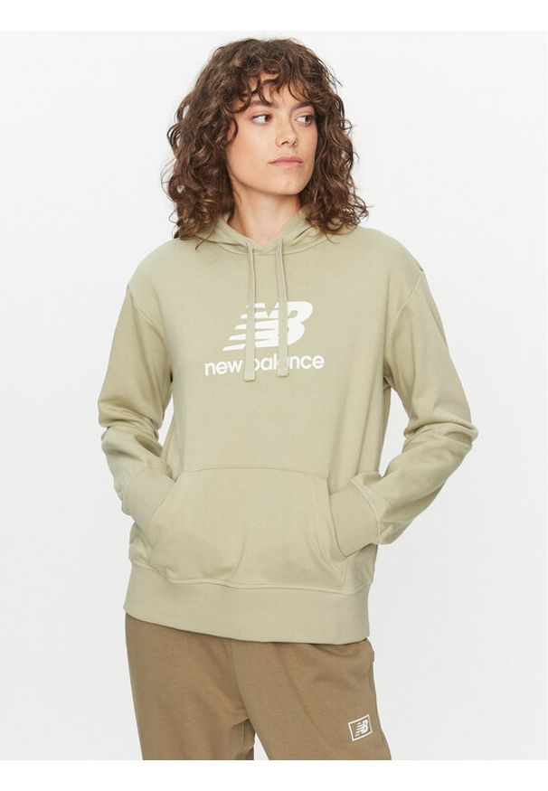 New Balance Bluza Essentials Stacked Logo Hoodie WT31533 Zielony Regular Fit. Kolor: zielony. Materiał: syntetyk