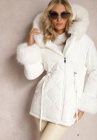 Renee - Biała Kurtka Zimowa z Szerokim Kapturem z Futerkiem i Troczkami w Pasie Anelri. Kolor: biały. Materiał: futro. Sezon: zima. Styl: elegancki #5
