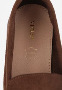 Renee - Brązowe Mokasyny VICES Casualowe ze Skórzaną Wkładką i Metalowymi Ozdobami Dinsmore. Okazja: na co dzień. Nosek buta: okrągły. Kolor: brązowy. Materiał: skóra. Wzór: aplikacja. Obcas: na obcasie. Styl: casual. Wysokość obcasa: niski #8