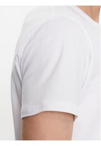 Guess T-Shirt M3YI89 K8FQ4 Biały Regular Fit. Kolor: biały. Materiał: bawełna #4