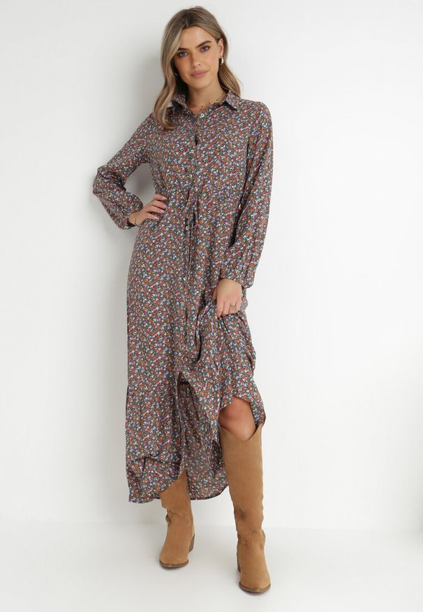 Born2be - Ciemnozielona Sukienka Hesolis. Kolor: zielony. Wzór: nadruk, aplikacja, kwiaty. Typ sukienki: koszulowe. Styl: klasyczny. Długość: maxi