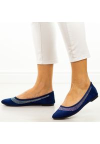 Granatowe baleriny damskie Sabatina Zh20-5. Kolor: niebieski. Materiał: zamsz. Obcas: na obcasie. Styl: klasyczny. Wysokość obcasa: średni