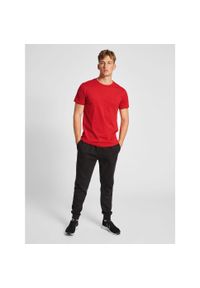 Hummel - Hml Red Basic T-Shirt S/S. Kolor: czerwony, wielokolorowy, różowy. Materiał: jersey, bawełna. Długość rękawa: krótki rękaw. Długość: krótkie