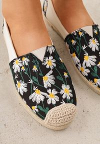 Renee - Czarne Espadryle Ozdobione Kwiatowym Haftem i Plecionką Kiranth. Okazja: na co dzień. Kolor: czarny. Materiał: jeans. Wzór: aplikacja, haft, kwiaty. Sezon: lato. Styl: casual, elegancki #9