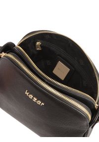 Kazar - Klasyczna czarna torebka skórzana na pasku. Kolor: czarny. Wzór: aplikacja. Materiał: skórzane. Styl: klasyczny #4