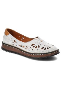 Białe Półbuty Artiker Damskie Modne Skórzane Buty. Okazja: na co dzień. Kolor: biały. Materiał: skóra. Szerokość cholewki: normalna. Styl: casual #1