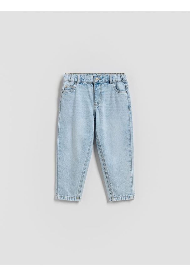 Reserved - Jeansy regular - niebieski. Kolor: niebieski. Materiał: jeans