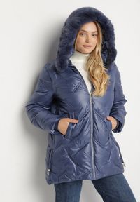 Born2be - Niebieska Pikowana Kurtka z Kapturem z Odpinanym Futerkiem Sevea. Okazja: na spacer. Typ kołnierza: kaptur. Kolekcja: plus size. Kolor: niebieski. Materiał: futro. Styl: klasyczny, sportowy