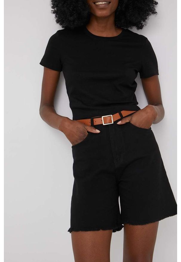 Answear Lab szorty damskie kolor czarny gładkie high waist. Okazja: na co dzień. Stan: podwyższony. Kolor: czarny. Materiał: tkanina. Wzór: gładki. Styl: wakacyjny