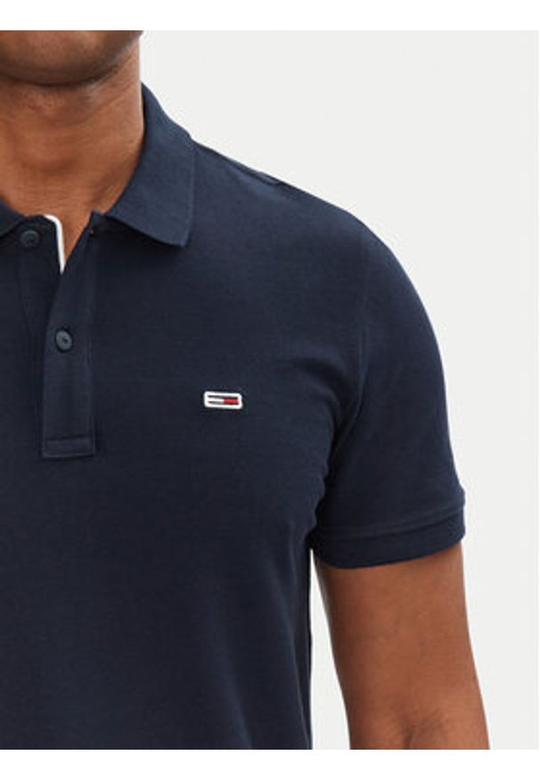 Tommy Jeans Polo DM0DM20676 Granatowy Slim Fit. Typ kołnierza: polo. Kolor: niebieski. Materiał: bawełna