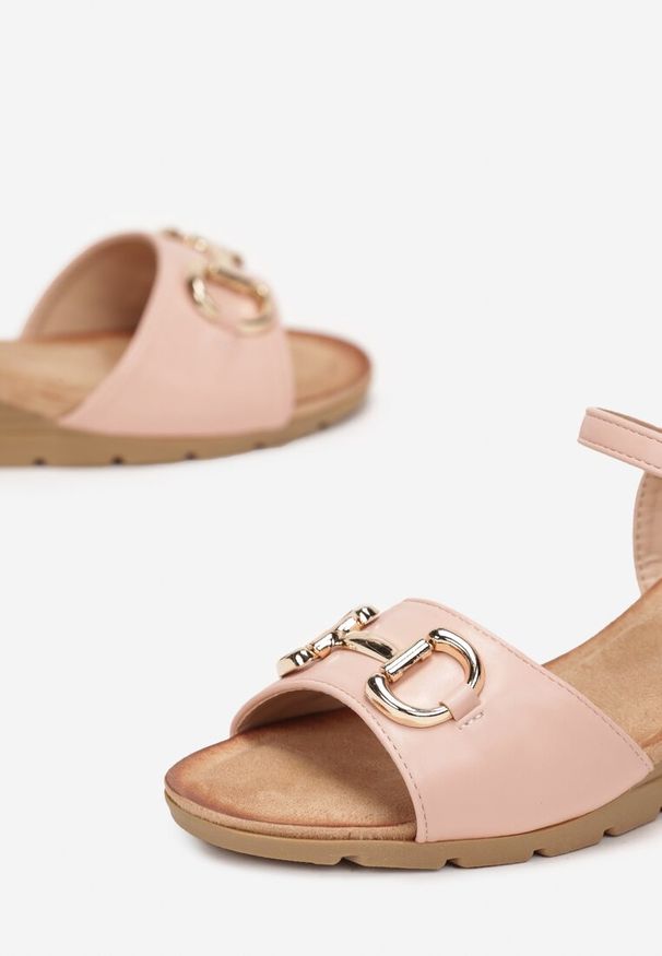 Born2be - Różowe Sandały na Koturnie z Elegancką Klamerką Miasia. Zapięcie: sprzączka. Kolor: różowy. Obcas: na koturnie. Styl: elegancki