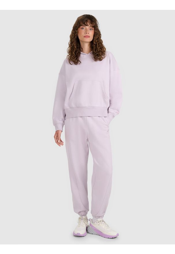 4f - 4F Bluza dresowa nierozpinana z kapturem damska - fioletowa L. Okazja: na co dzień. Typ kołnierza: kaptur. Kolor: fioletowy. Materiał: dresówka. Wzór: gładki, ze splotem. Styl: casual, klasyczny, sportowy