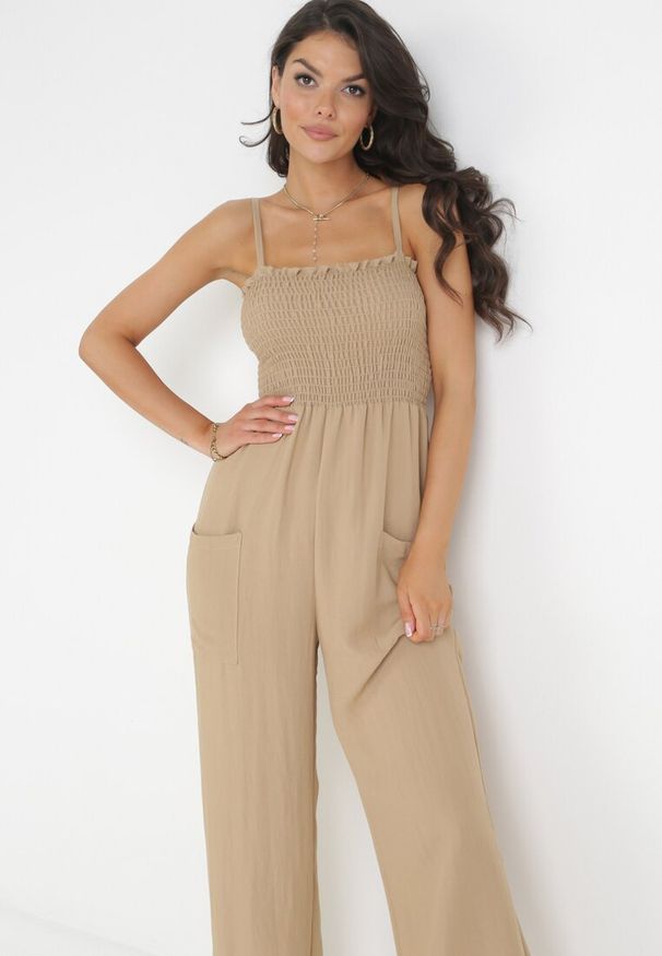 Born2be - Ciemnobeżowy Wiskozowy Kombinezon z Długimi Nogawkami na Ramiączkach Macilles. Kolor: beżowy. Materiał: wiskoza. Długość rękawa: na ramiączkach. Długość: długie