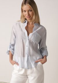 Born2be - Niebieska Transparentna Koszula Ozdobiona Cyrkoniami Clymadia. Okazja: na co dzień. Kolor: niebieski. Materiał: jeans. Wzór: aplikacja. Styl: casual, klasyczny #8