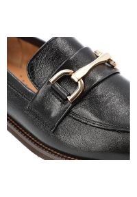 Czarne Półbuty Armodo Modne Mokasyny Damskie. Okazja: do pracy, na co dzień. Kolor: czarny. Materiał: skóra. Wzór: aplikacja. Obcas: na obcasie. Styl: klasyczny, casual, elegancki. Wysokość obcasa: niski #3