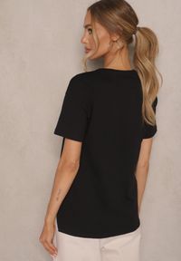 Renee - Czarny T-shirt z Dłuższym Tyłem Zdobiony Haftem Ninilla. Okazja: na co dzień. Kolor: czarny. Materiał: skóra. Długość: długie. Wzór: aplikacja, haft. Sezon: lato, wiosna. Styl: elegancki, casual #4