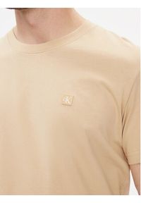 Calvin Klein Jeans T-Shirt J30J325268 Beżowy Regular Fit. Kolor: beżowy. Materiał: bawełna #5