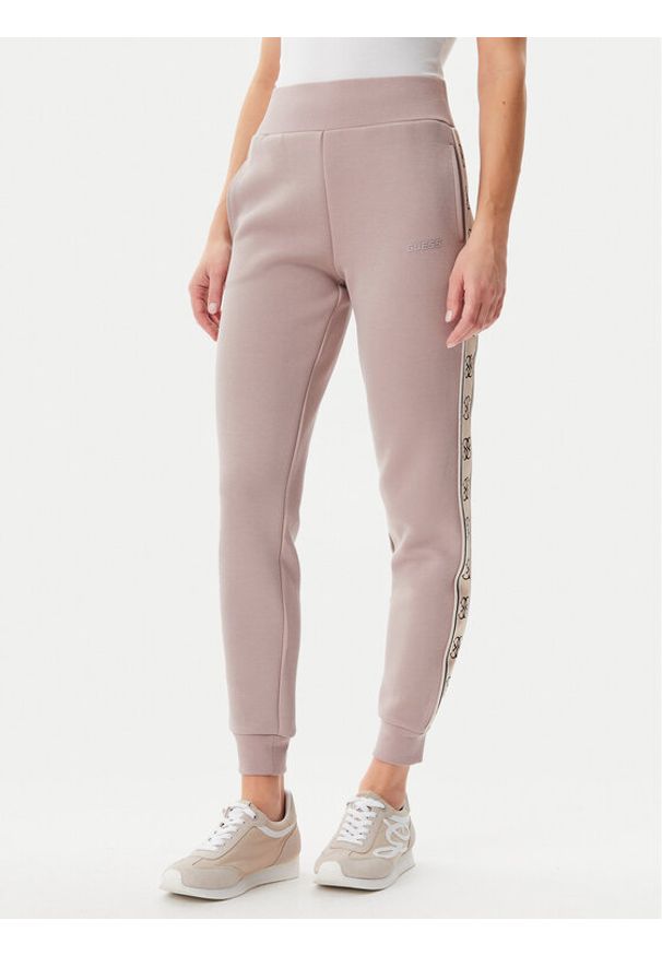 Guess Spodnie dresowe V2YB15 KB3P2 Beżowy Regular Fit. Kolor: beżowy. Materiał: bawełna