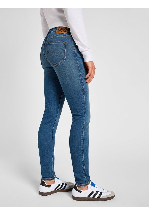 Lee - LEE DAMSKIE SPODNIE JEANSOWE LEE SCARLETT MID DUST 112355242