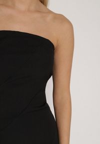 Born2be - Czarna Koktajlowa Sukienka z Odkrytymi Ramionami i Dodatkowym Szalem Krynaya. Okazja: na imprezę. Kolor: czarny. Długość rękawa: na ramiączkach. Typ sukienki: z odkrytymi ramionami. Styl: wizytowy #2