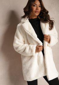 Renee - Jasnobeżowy Futrzany Płaszcz Jednorzędowy z Podszewką i Kieszeniami Daithianne. Kolor: beżowy. Materiał: futro. Styl: elegancki