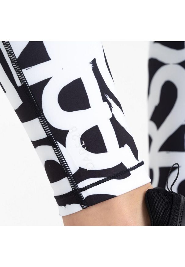 DARE 2B - Legginsy fitness damskie Dare2B Influential. Kolor: czarny, biały, wielokolorowy. Sport: fitness