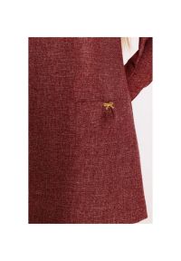 MOE - Elegancka sukienka tweedowa trapezowa mini bordowa. Okazja: do pracy, na co dzień, na spotkanie biznesowe. Typ kołnierza: dekolt w łódkę, kokarda. Kolor: czerwony, czarny, różowy. Wzór: aplikacja, melanż. Typ sukienki: trapezowe. Materiał: tkanina, materiał, dzianina. Długość rękawa: długi rękaw. Sezon: lato. Styl: elegancki. Długość: mini #7