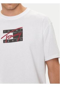 Tommy Jeans T-Shirt Street Sigh Flag DM0DM18528 Biały Regular Fit. Kolor: biały. Materiał: bawełna. Styl: street