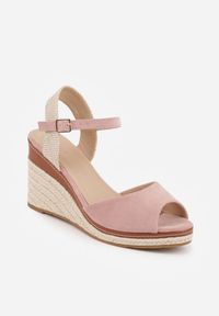 Renee - Różowe Boho Sandały VICES na Koturnie Zdobionym Plecionką Hiseise. Okazja: na spacer. Kolor: różowy. Wzór: aplikacja. Sezon: lato. Obcas: na koturnie. Styl: boho #6