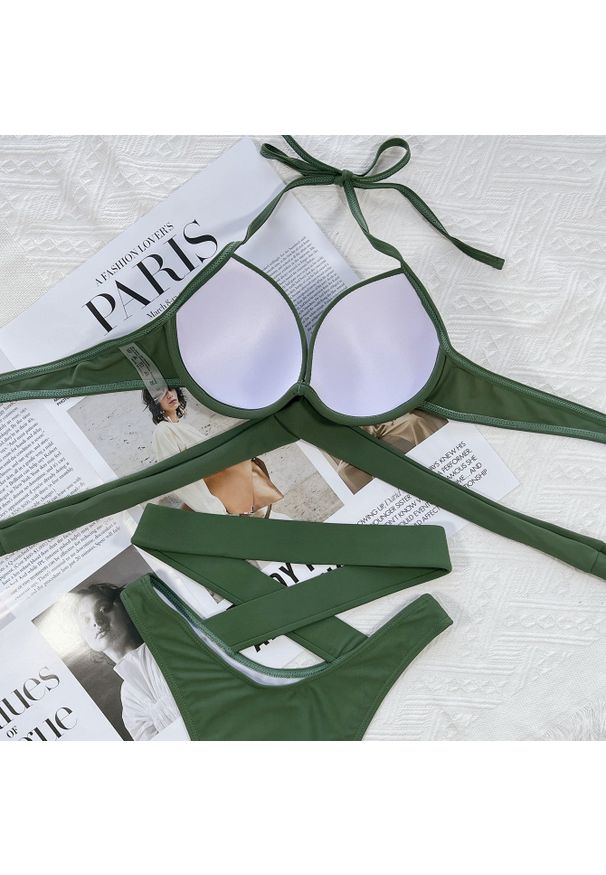 Intica - Bikini z ozdobnymi paskami na plażę i basen Shireen. Kolor: czerwony. Materiał: materiał. Wzór: paski