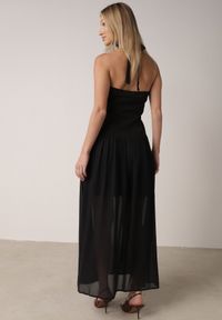 Born2be - Czarna Sukienka z Wiązanym Dekoltem Typu Halter i Biżuteryjnymi Guzikami Raena. Okazja: na co dzień. Typ kołnierza: dekolt halter. Kolor: czarny. Typ sukienki: proste. Styl: casual. Długość: midi #2