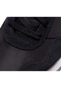 Buty Nike Md Valiant W CN8558-002 białe. Okazja: na co dzień. Kolor: biały. Materiał: syntetyk, guma #7