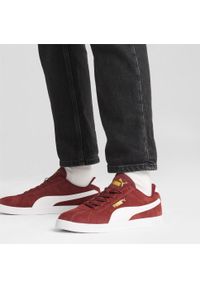 Puma - Sneakersy zamszowe unisex PUMA Club II PUMA Intense Red White Gold. Kolor: czerwony, biały, wielokolorowy, żółty. Materiał: zamsz. Sport: turystyka piesza