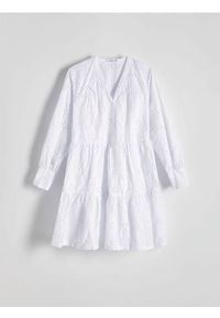 Reserved - Ażurowa sukienka mini - biały. Kolor: biały. Materiał: tkanina, bawełna. Wzór: ażurowy. Długość: mini