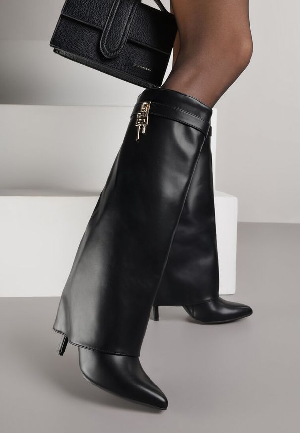 Born2be - Czarne Kozaki na Szpilce z Cholewką Imitującą Nogawkę z Aplikacją Kłódką Vetidora. Nosek buta: szpiczasty. Zapięcie: zamek. Kolor: czarny. Szerokość cholewki: normalna. Wzór: aplikacja. Materiał: skóra, materiał. Sezon: zima. Obcas: na szpilce. Styl: klasyczny. Wysokość obcasa: średni