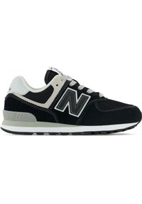 Buty dziecięce New Balance PC574EVB – czarne. Okazja: na uczelnię, na co dzień. Kolor: czarny. Materiał: zamsz, materiał, syntetyk, guma. Szerokość cholewki: normalna. Model: New Balance 574. Sport: turystyka piesza