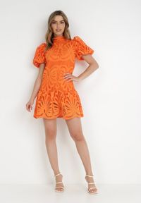 Born2be - Pomarańczowa Sukienka Cilleis. Typ kołnierza: kołnierzyk stójkowy. Kolor: pomarańczowy. Materiał: koronka. Wzór: ażurowy, aplikacja, koronka. Styl: elegancki. Długość: mini #2