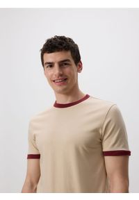 Reserved - Bawełniany t-shirt slim fit - beżowy. Kolor: beżowy. Materiał: bawełna