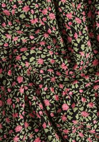 Born2be - Czarna Sukienka Diomanassa. Okazja: na co dzień, do pracy. Kolor: czarny. Materiał: jeans, wiskoza. Wzór: kwiaty. Styl: casual #8