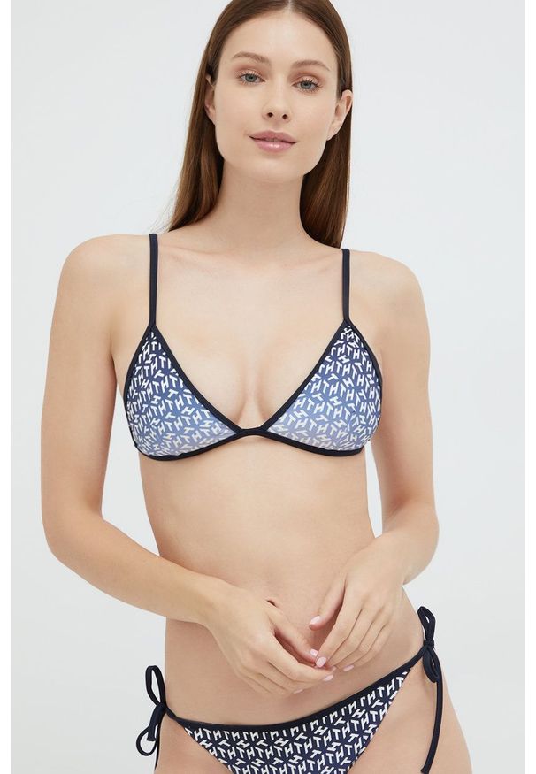 TOMMY HILFIGER - Tommy Hilfiger biustonosz kąpielowy kolor granatowy lekko usztywniona miseczka. Kolor: niebieski. Materiał: włókno, materiał