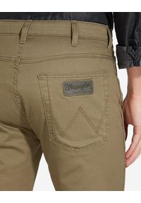 Wrangler - WRANGLER ARIZONA STRETCH ARMY MĘSKIE SPODNIE MATERIAŁOWE GREY WASH W12OP880L. Materiał: materiał