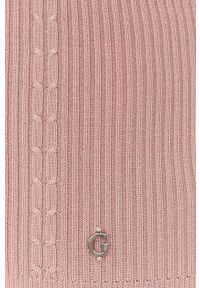 Guess sweter damski kolor różowy lekki. Kolor: różowy. Materiał: dzianina. Długość rękawa: długi rękaw. Długość: długie. Wzór: ze splotem #4
